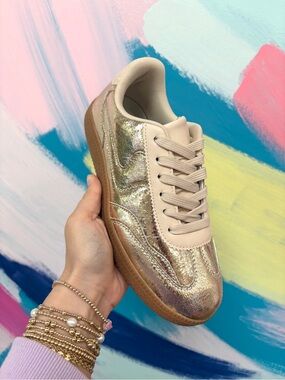 Women's Metallic Pink-Gold Low-Top Sneaker
